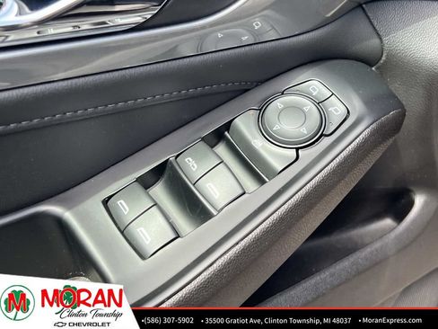 Certified 2023 Chevrolet Traverse LT FWD image 16