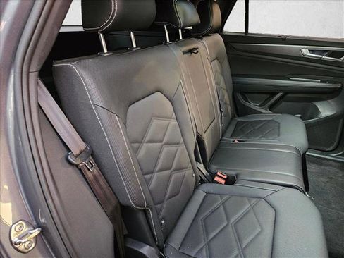 Used 2025 Volkswagen Atlas Cross Sport SE image 19