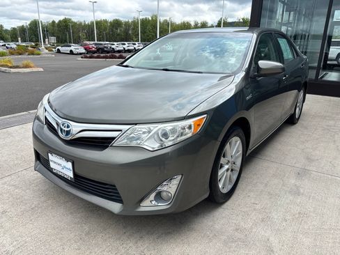Used 2012 Toyota Camry XLE w/ Leather Pkg FWD image 1