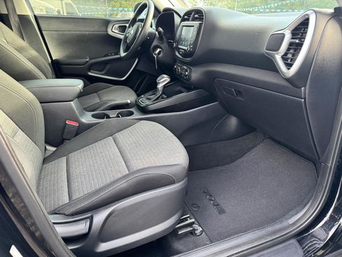 Used 2020 Kia Soul S FWD image 12