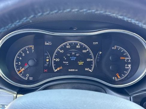 Used 2019 Jeep Grand Cherokee Laredo RWD image 14