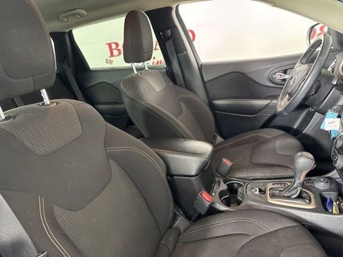 Used 2017 Jeep Cherokee Latitude image 16