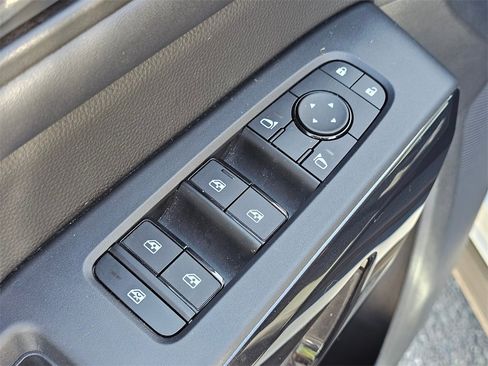 Certified 2024 Nissan Pathfinder SV image 19