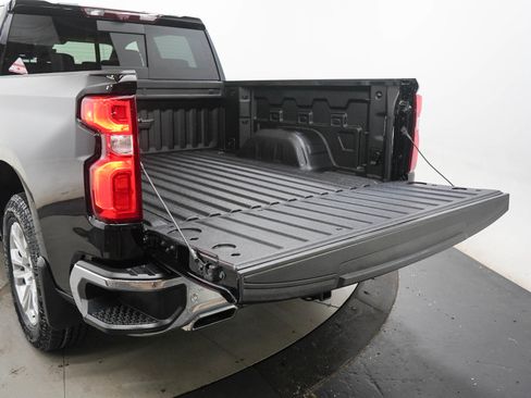 Used 2022 Chevrolet Silverado 1500 LTZ AWD/4WD image 9
