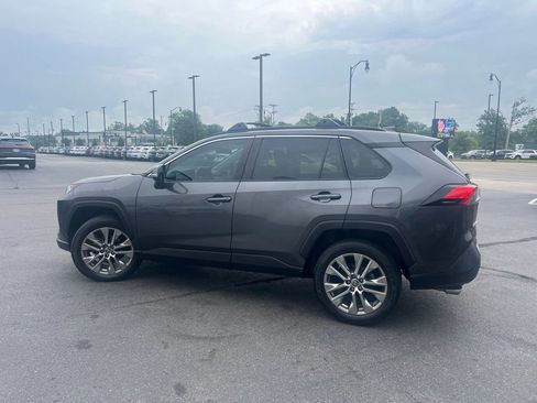 Used 2021 Toyota RAV4 XLE Premium FWD image 4