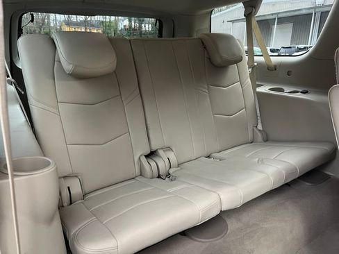 Used 2019 Cadillac Escalade ESV Luxury image 30