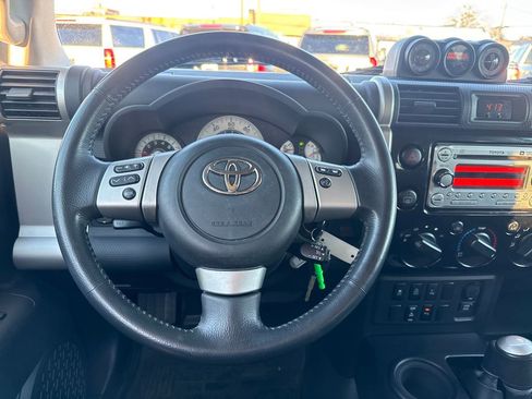 Used 2014 Toyota FJ Cruiser 4WD image 22