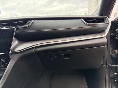 Certified 2024 Jeep Grand Cherokee L Limited w/ Luxury Tech Group II image 21