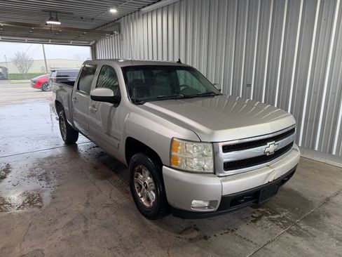 Used 2008 Chevrolet Silverado 1500 LTZ w/ Suspension Package, Off-Road image 4