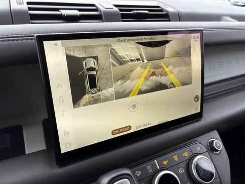 Used 2023 Land Rover Defender 130 X-Dynamic SE image 19
