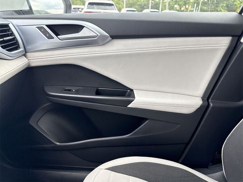 New 2025 Volkswagen Taos SE image 23