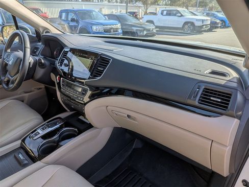 Used 2020 Honda Pilot Elite image 43