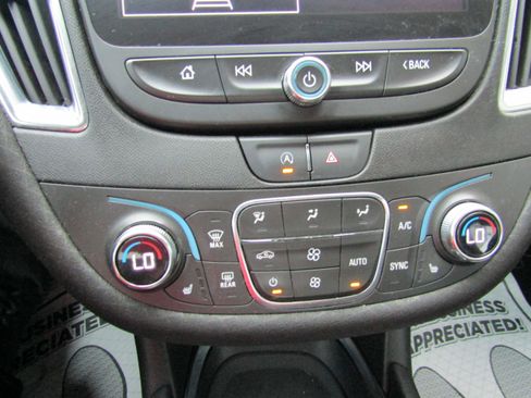 Used 2021 Chevrolet Malibu LT FWD image 18