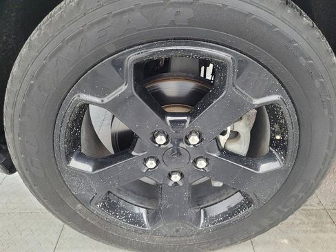 Used 2019 Jeep Grand Cherokee Laredo image 31