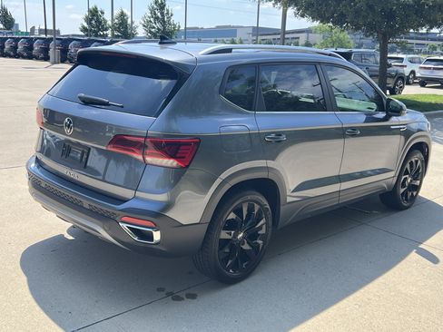 Certified 2023 Volkswagen Taos SE FWD image 10