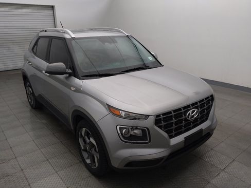Used 2024 Hyundai Venue SEL FWD image 13