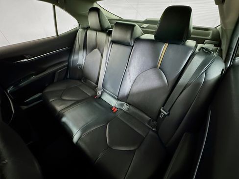 Used 2020 Toyota Camry XLE image 21