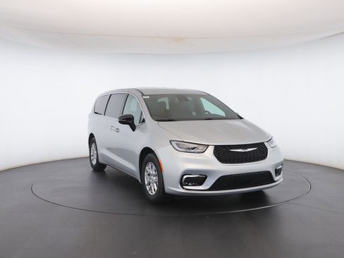 New 2026 Chrysler Pacifica Select image 33