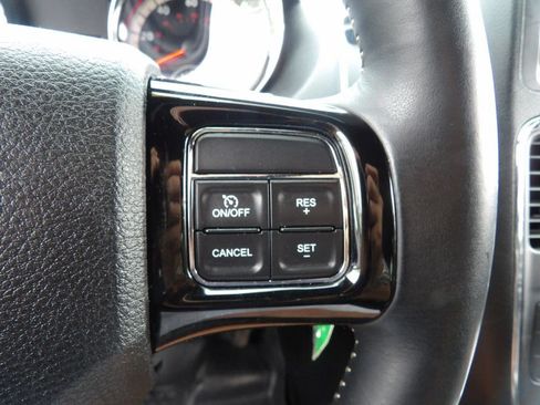 Used 2017 Dodge Grand Caravan SXT w/ Blacktop Package FWD image 16