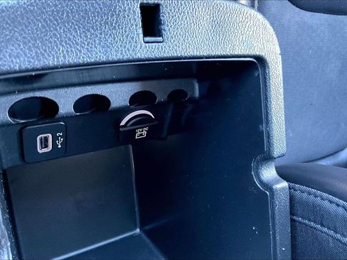 Used 2019 Jeep Cherokee Latitude Plus w/ Cold Weather Group image 32