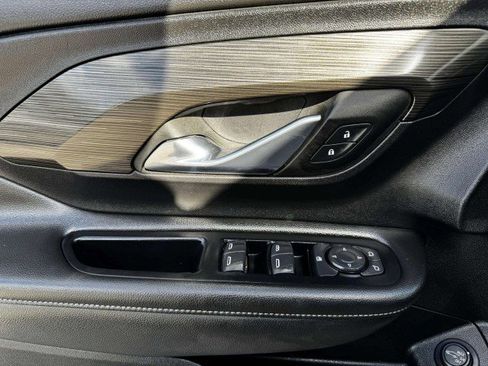 Used 2023 GMC Terrain SLE w/ Driver Convenience Package image 21