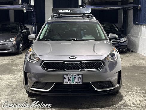 Used 2017 Kia Niro LX FWD image 2