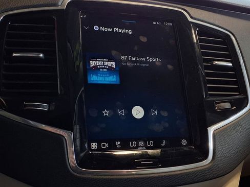 Used 2023 Volvo XC90 B6 Plus image 22