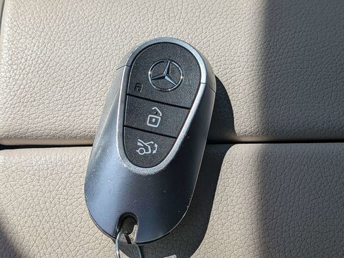 Used 2024 Mercedes-Benz GLC 300 4MATIC image 31