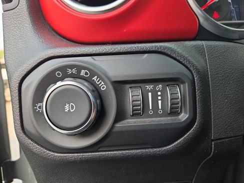 Used 2021 Jeep Wrangler Unlimited Rubicon AWD/4WD image 25
