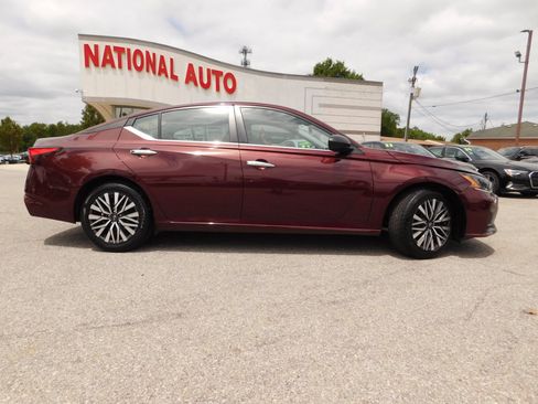 Used 2024 Nissan Altima 2.5 SV FWD image 4