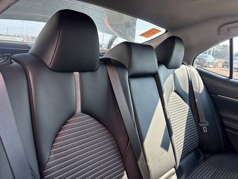 Used 2022 Toyota Camry SE image 25