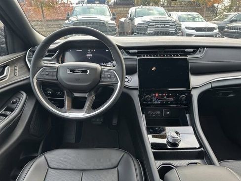 New 2025 Jeep Grand Cherokee Limited w/ Luxury Tech Group II image 21