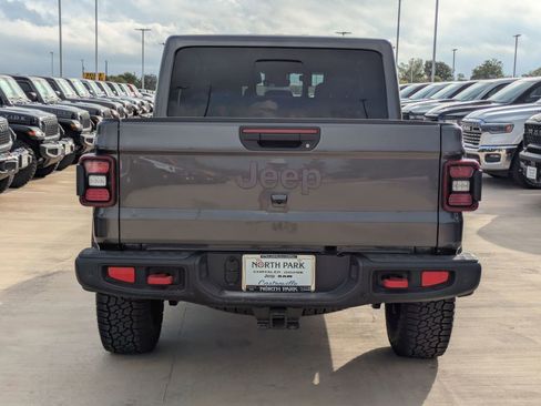 New 2025 Jeep Gladiator Rubicon AWD/4WD image 4