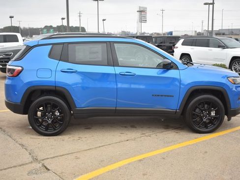 New 2026 Jeep Compass Latitude image 4