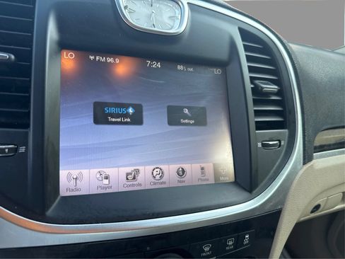 Used 2011 Chrysler 300 Limited RWD image 16