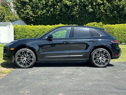 Certified 2025 Porsche Macan AWD/4WD image 2