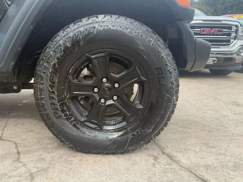 Used 2018 Jeep Wrangler Unlimited Sport S AWD/4WD image 24