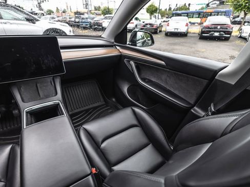 Used 2025 Tesla Model Y Long Range RWD image 22