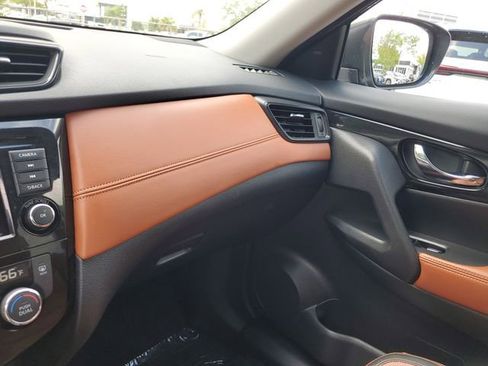 Used 2019 Nissan Rogue SL w/ Premium Package image 25