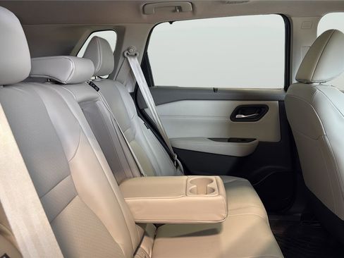 Used 2024 Nissan Rogue SV w/ SV Premium Package FWD image 15