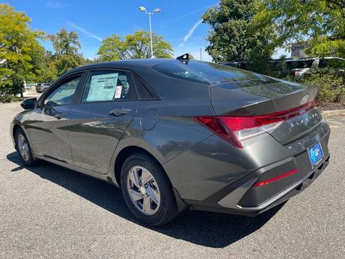 New 2026 Hyundai Elantra SE FWD image 8