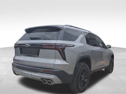 Used 2025 Chevrolet Traverse Z71 image 5