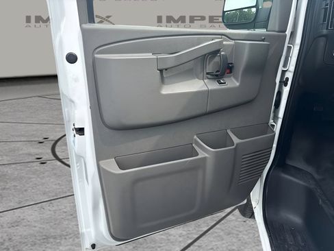 Used 2017 Chevrolet Express 2500 RWD image 11