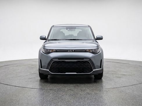 Used 2025 Kia Soul LX w/ LX Technology Package FWD image 2
