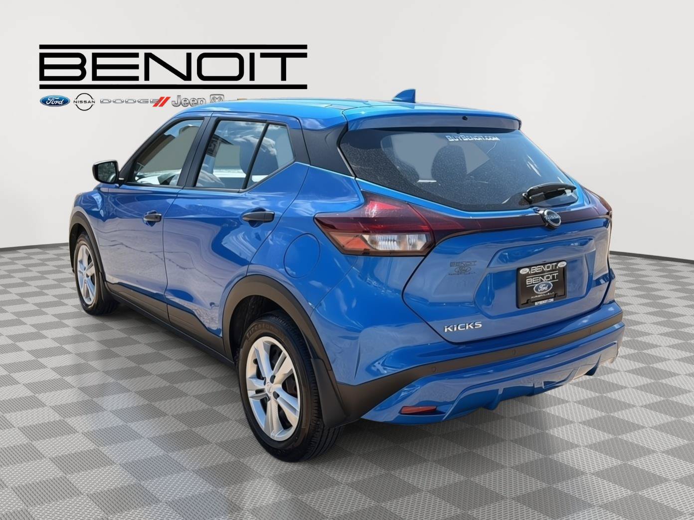 Used 2025 Nissan Kicks Play S FWD image 3