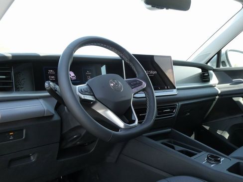 New 2025 Volkswagen Tiguan SE image 27