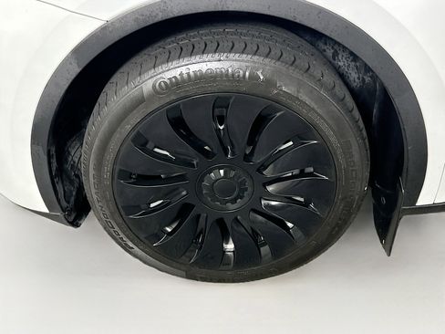 Used 2023 Tesla Model Y Long Range AWD/4WD image 11