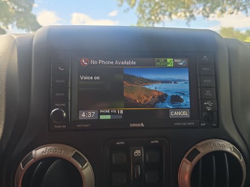 Used 2017 Jeep Wrangler Unlimited Sahara AWD/4WD image 14