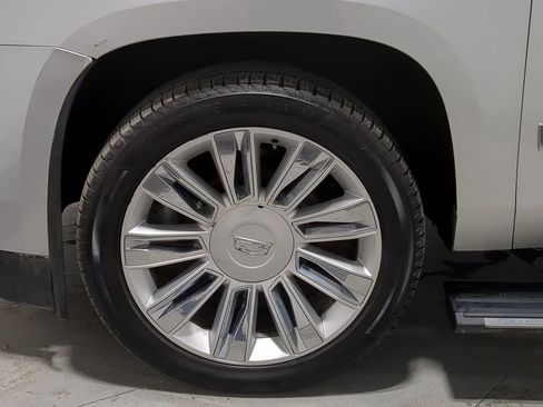 Used 2015 Cadillac Escalade Platinum image 27