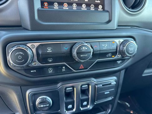 Certified 2022 Jeep Wrangler Willys image 19